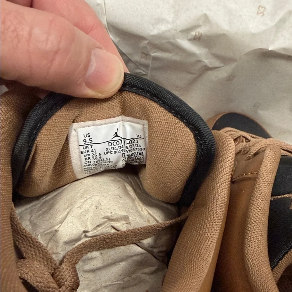 Nike Womens Air Jordan 1 low. New in box. Black and Brown. New in box. - Picture 4 of 7